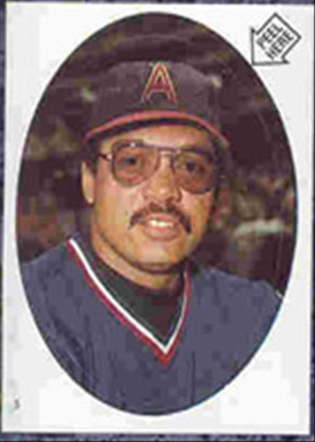 1983 Topps Baseball Stickers     005      Reggie Jackson
